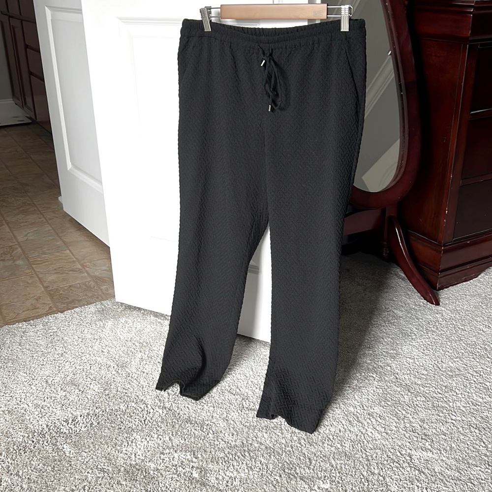 Black textured tie waist mid rise straight leg crop pants
